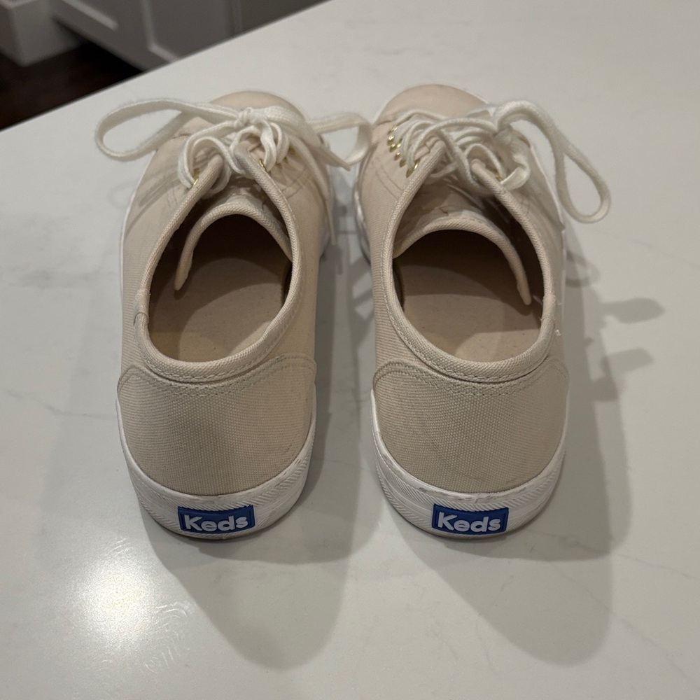 Women's Keds Cream Canvas Sneakers size 9 - Picture 2 of 5